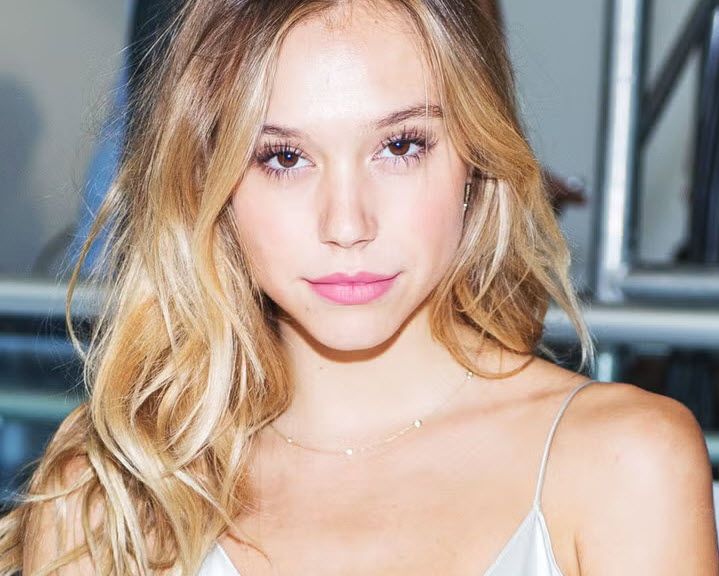 Alexis Ren
